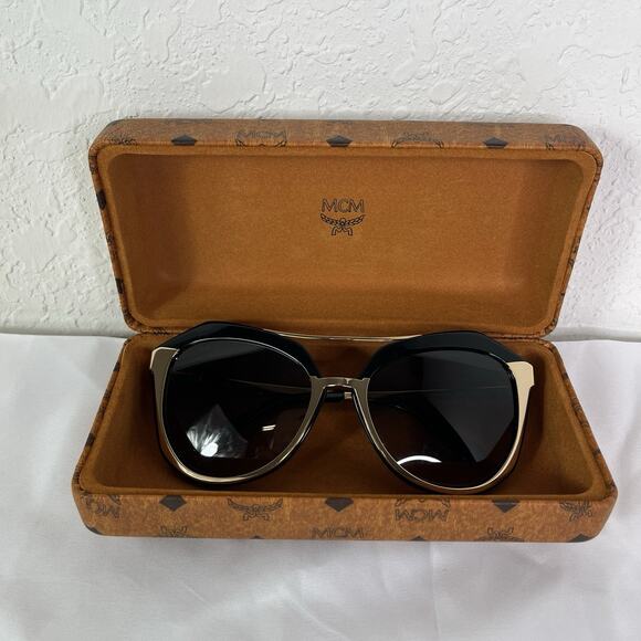 MCM Women\'s Butterfly Sunglasses With Case Style# MCM645S, Excellent Used Condit main image 8